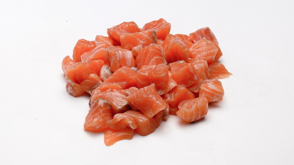 We can supply fresh salmon pieces and trimmings required